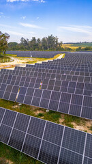 Energia Solar Pain&eacute;is Fotovoltaicos Sustentabilidade Fazenda Tecnologias Renov&aacute;veis Sol Instala&ccedil;&atilde;o Verde Campo Eletricidade Clima Limpo Paisagem Econ&ocirc;mica Produ&ccedil;&atilde;o Brilho C&eacute;u Azul Infraestrutura