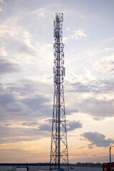 słup telekomunikacyjny, WiFi z antenami 