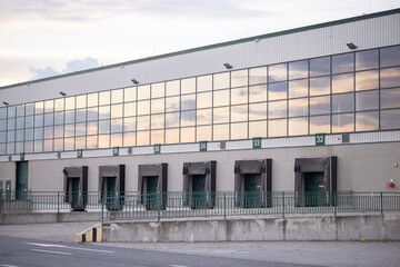 Nowoczesny magazyn logistyczny, Centrum logistyczne