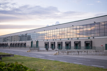 Nowoczesny magazyn logistyczny, Centrum logistyczne