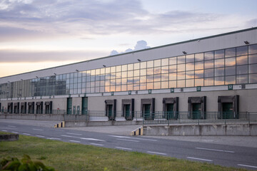 Nowoczesny magazyn logistyczny, Centrum logistyczne