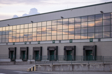 Nowoczesny magazyn logistyczny, Centrum logistyczne