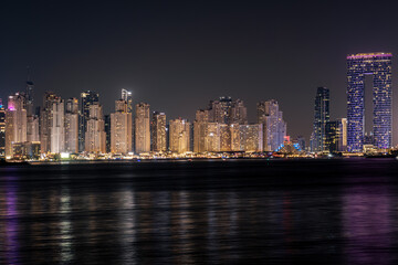 Obraz premium Dubai Marina skyline at night, Dubai waterfront scenic skyline