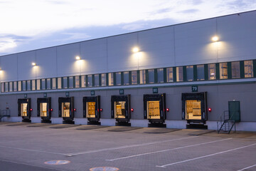 Nowoczesny magazyn logistyczny, Centrum logistyczne