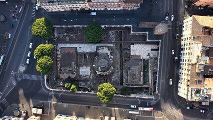 I Templi Romani dell'Area Sacra di Largo di Torre Argentina. Roma, Italia Vista aerea della piazza e degli scavi archeologici dell'Area Sacra.  © ItalyDrones