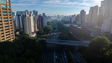 São Paulo Capital Metrópole Cidade Urbana Avenida Ciclovia Prédios Arranha-céus Skyline...
