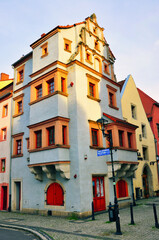 Lwówek Śląski - kamienica w rynku starego miasta.