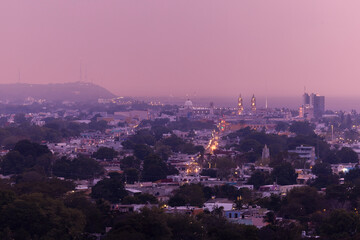 Obraz premium A pink twilight descends on the historic colonial and skyline architecture of downtown Campeche, Mexico.