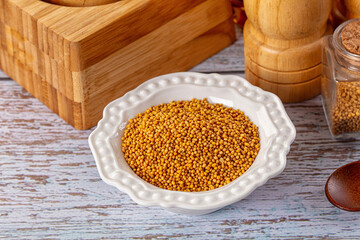 Raw dry aroma flavour mustard seeds