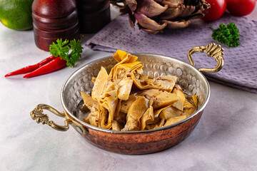 Marinated organic artichole with oil