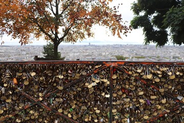 Vue automnale depuis Montmartre à Paris. ©charlottehndz