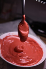 Kolorowa masa cukrowa, tort i barwniki