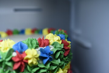 Kolorowa masa cukrowa, tort i barwniki