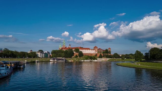 Time lapse of Wawel castle and Visla Vistula river with tourist boats in Krakow, Poland