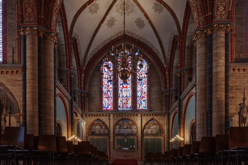 Obraz premium The grand and historic interior of St. Peter's Cathedral (St. Petri Dom) in Bremen, Germany. 