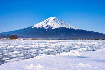 オホーツク海の流氷と富士山合成