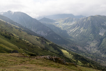 Widoki górskie, z Kasprowego Wierchu na hale Kondratową