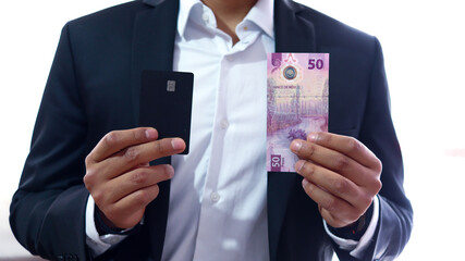 pagar con tarjeta o efectivo, invertir, inflación