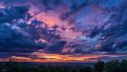 Obraz premium Dramatic sunset sky with thick clouds