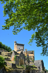 FRANCE, DORDOGNE, PERIGORD NOIR, LES-EYZIES-DE-TAYAC, CHATEAU DE COMMARQUE IN SUMMER