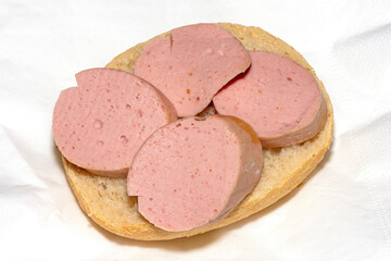 Brötchen mit Fleischwurst