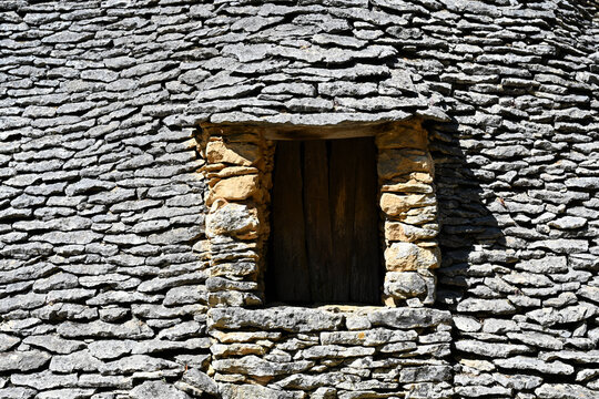 France, Dordogne, Perigord Noir, Dordogne valley, Saint-Andre-d'Allas, lieu-dit Calpalmas, cabanes du Breuil, old dry-stone farm buildings