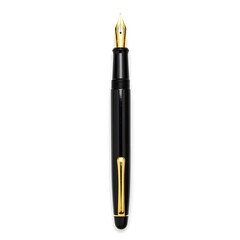 Naklejka premium Elegant black fountain pen with gold accents, isolated on a clean white background. Sophisticated writing tool.