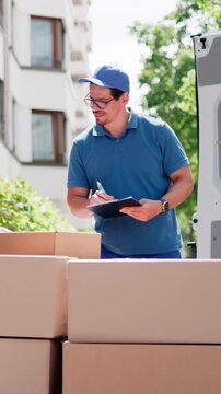 Efficient Mover Professional Service For Delivering
