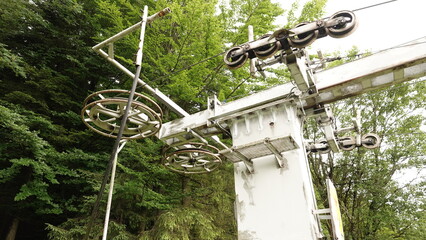 Mechanizm obsługujący wyciąg krzesełkowy na stoku