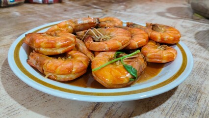 Prawn with tomato sauce