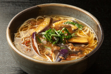 揚げ茄子とひき肉の煮麺