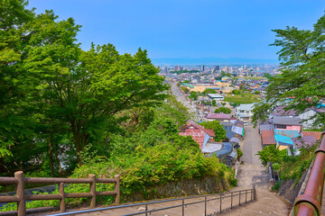 福島県会津若松市飯盛山のさざえ堂広場付近の石段から西側の市街眺望