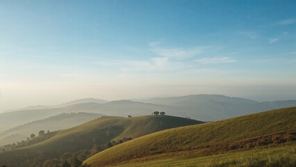 Naklejka premium A serene nature view of mist-covered hills at dawn