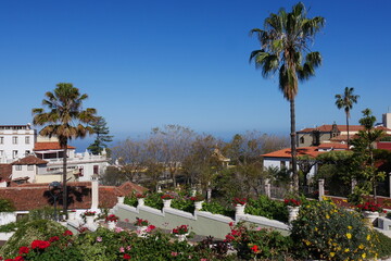 Park und Blick auf das Meer in La Orotava auf Teneriffa