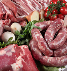 tartare mozzarella uova salsiccia formaggi contorni sushi frittatine ostriche tagliere pesce  insalata spigola orata salumi