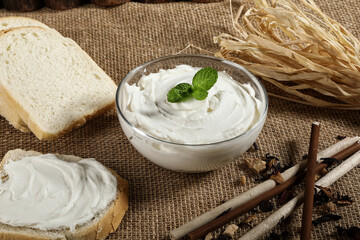 tartare mozzarella uova salsiccia formaggi contorni sushi frittatine ostriche tagliere pesce  insalata spigola orata salumi