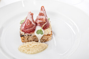 tartare mozzarella uova salsiccia formaggi contorni sushi frittatine ostriche tagliere pesce  insalata spigola orata salumi