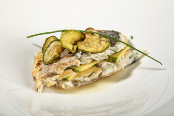 tartare mozzarella uova salsiccia formaggi contorni sushi frittatine ostriche tagliere pesce  insalata spigola orata salumi