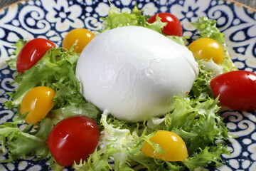 tartare mozzarella uova salsiccia formaggi contorni sushi frittatine ostriche tagliere pesce  insalata spigola orata salumi