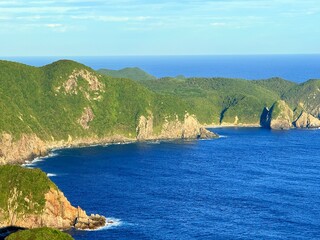 Obraz premium Golden sunset over Osezaki Lighthouse, Fukue Island, Goto Islands, Nagasaki, Japan – dramatic seascape and ocean cliffs with tranquil light on a remote headland.
