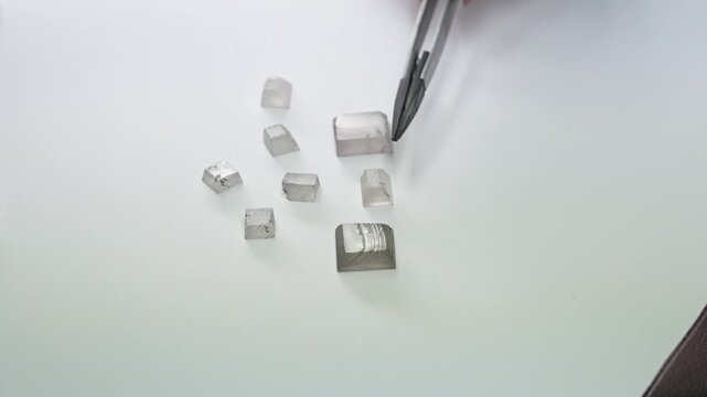Row labgrown Diamond sqare pis with diffrent sizes 