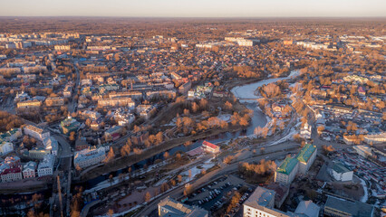 Obraz premium Aerial winter panorama of Pskov illuminates the flowing Pskova River, blending old and Soviet architecture in Russia. 