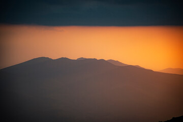 Obraz premium sunset over the mountains