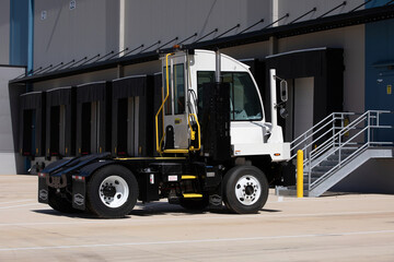 Autocar terminal truck