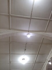 low light ceiling with medium brightness and white ceiling