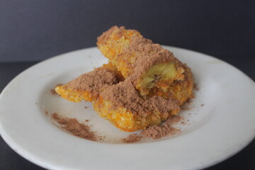 fried banana with chocolate powder