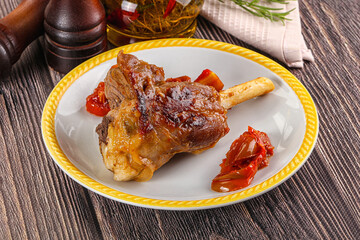 Baked lamb shank with vegetables
