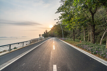 Fototapeta premium asphalt road side by sea