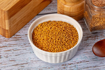 Raw dry aroma flavour mustard seeds