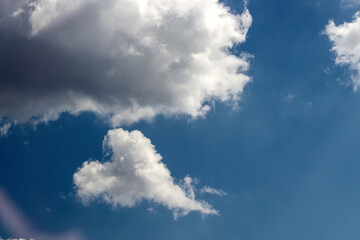 nube en forma de corazones 